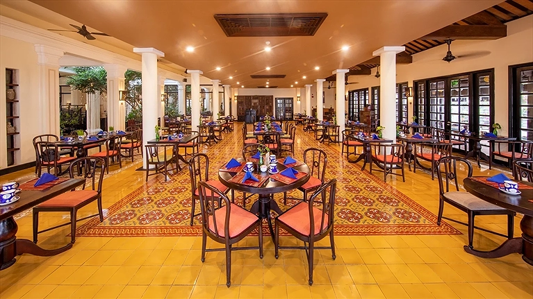 Không gian nhà hàng ấm cúng