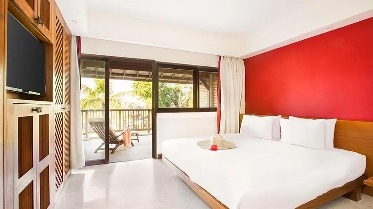 Phòng Superior sáng thoáng với thiết kế hiện đại, tươi tắn