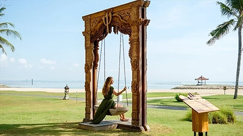 Xích đu gỗ hướng biển