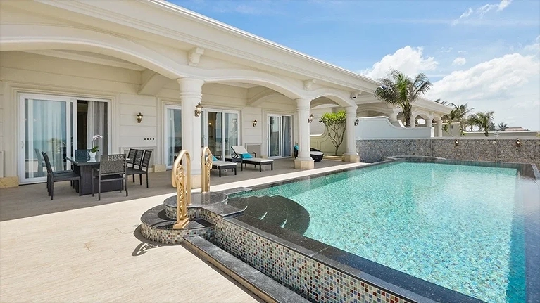 Beach Front Villa - 4 BR