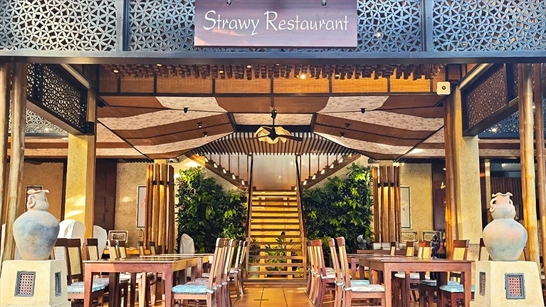 Nhà Hàng Strawy