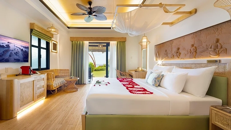 Serene Elite Beach Front Bungalow (Premier)