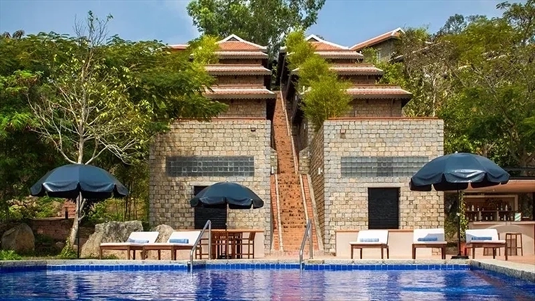 Hồ bơi rộng rãi