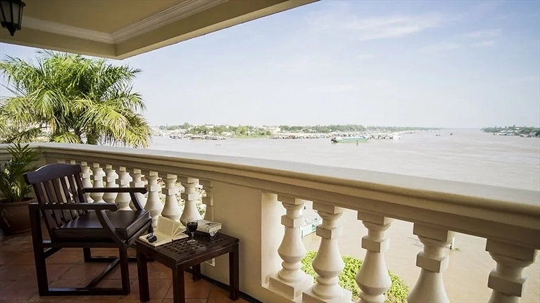 Ban công ngắm toàn cảnh sông 