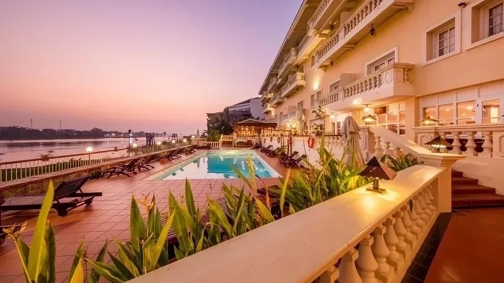 Cảnh mặt trời lặn tại khách sạn