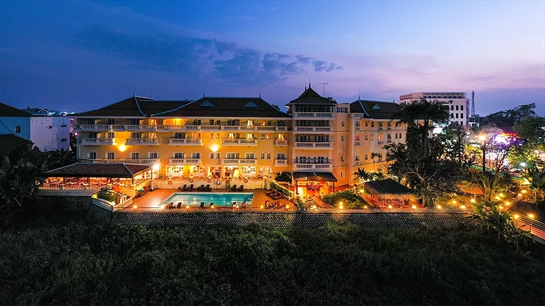  Khách sạn lúc lên đèn