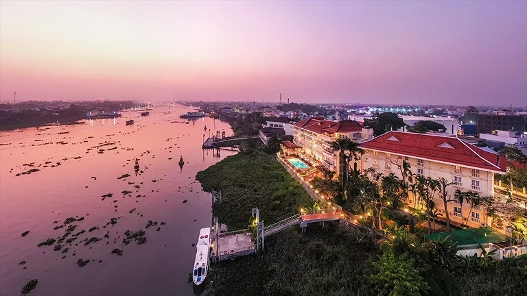 Chiều hoàng hôn tại Khách sạn