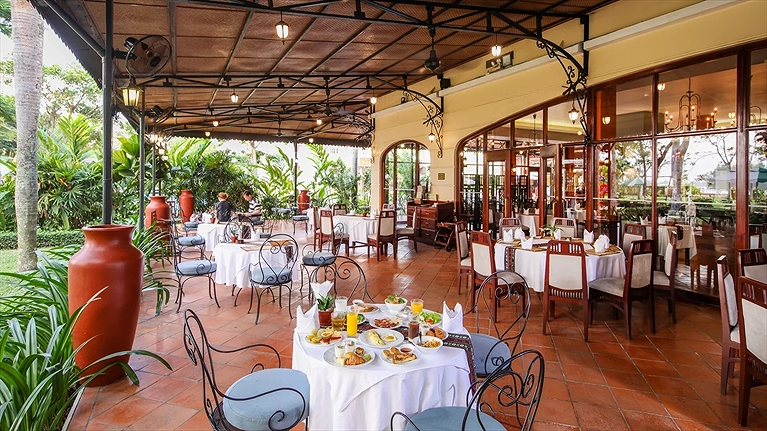 Nhà hàng không gian thoáng mát