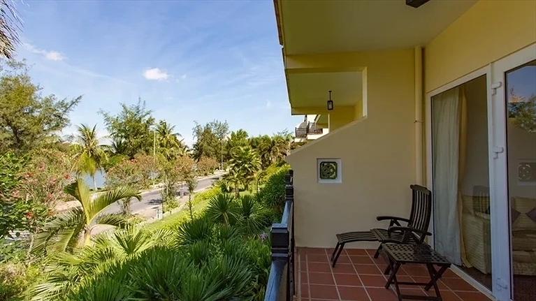 Ban công phòng River view