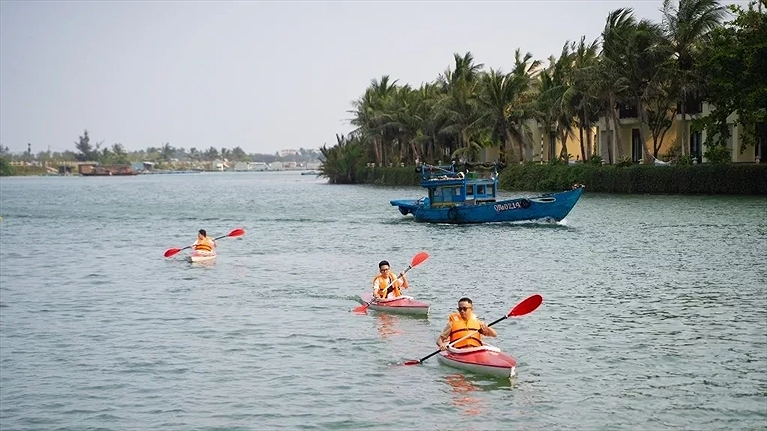Hoạt động chèo thuyền Kayak