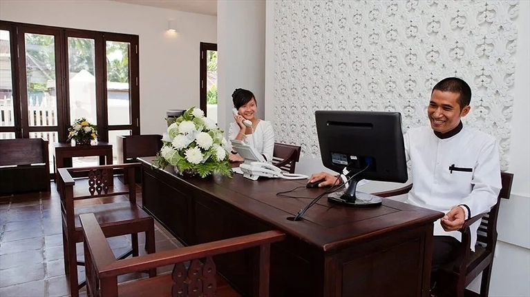  Lễ tân thân thiện và nhiệt tình