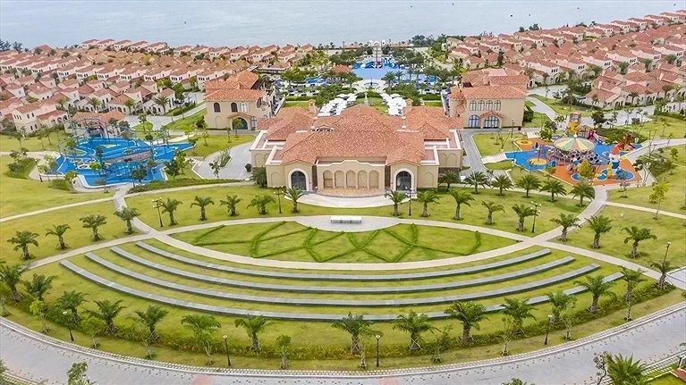 Nhà hát ngoài trời Amphi