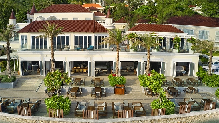 Toàn cảnh bên ngoài nhà hàng