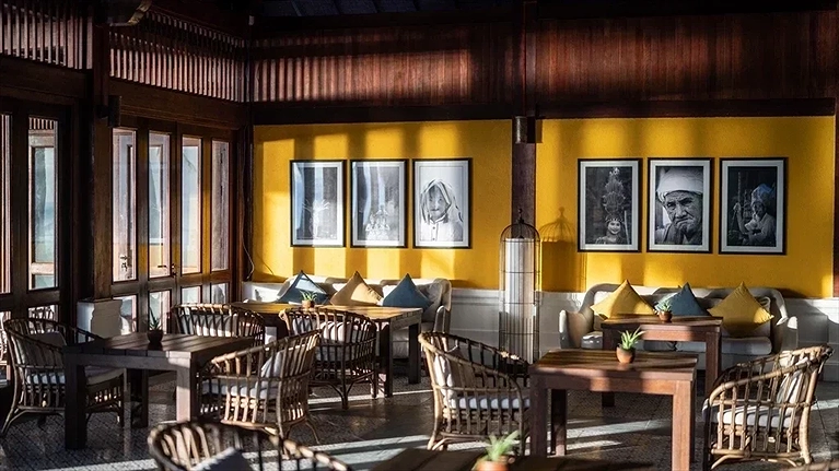 Nhà hàng Làng Việt