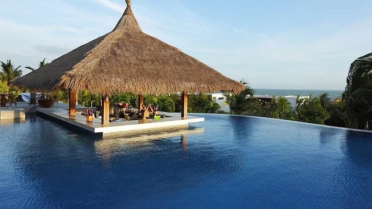 On The Rock Pool Bar