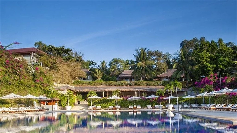 Hồ bơi ngoài trời