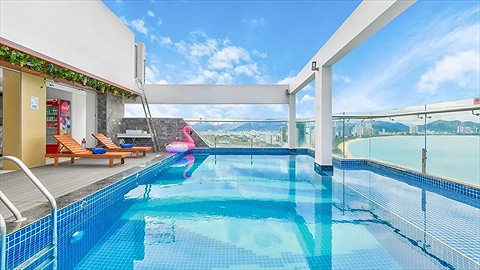 Hồ bơi tầng thượng