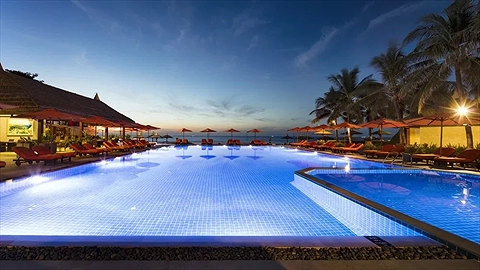 Hồ bơi ngoài trời