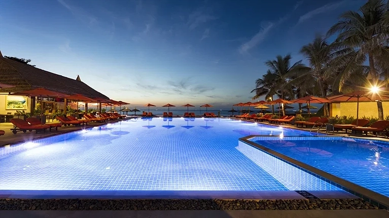 Hồ bơi ngoài trời