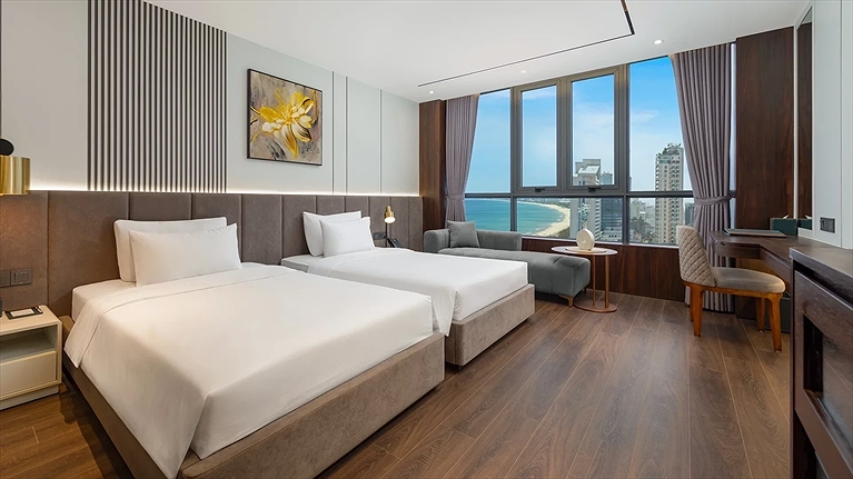 Deluxe Partial Ocean View 