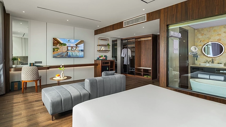 Grand Suite Partial Ocean View