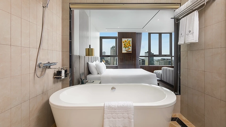 Grand Suite Partial Ocean View