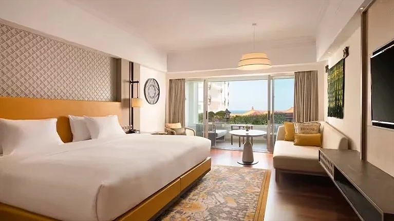 King Guest Room Garden View