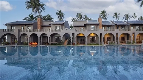 Hồ bơi ngoài trời