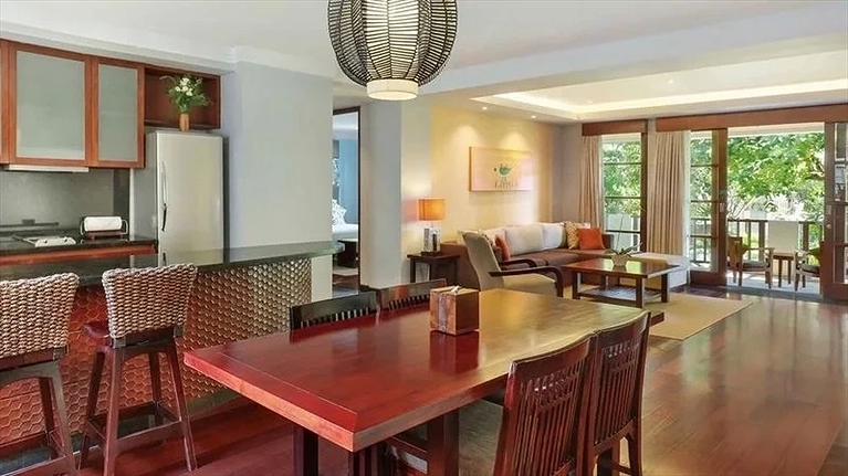 2 Bedroom Apartment Suite with Balcony