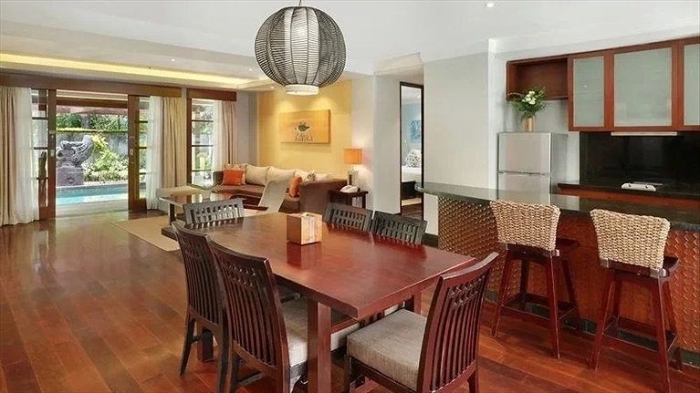 3-BEDROOM APARTMENT SUITE, 1 KING BED & 4 SINGLE BEDS, WITH PRIVATE TERRACE