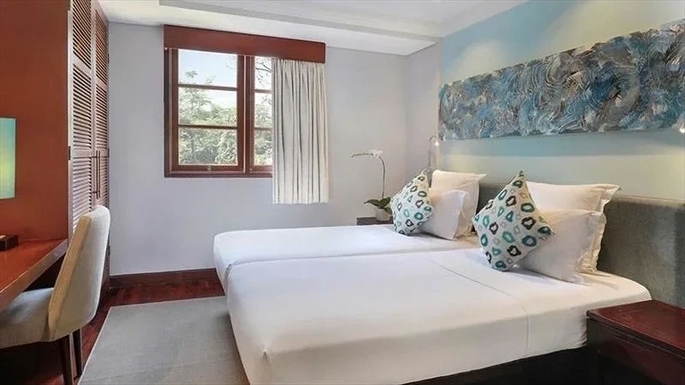 2 Bedroom Apartment Suite with Balcony