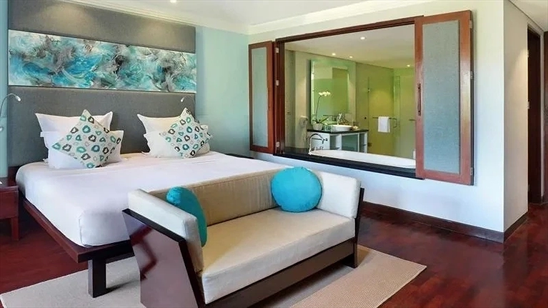 3-BEDROOM APARTMENT SUITE, 1 KING BED & 4 SINGLE BEDS, WITH PRIVATE TERRACE