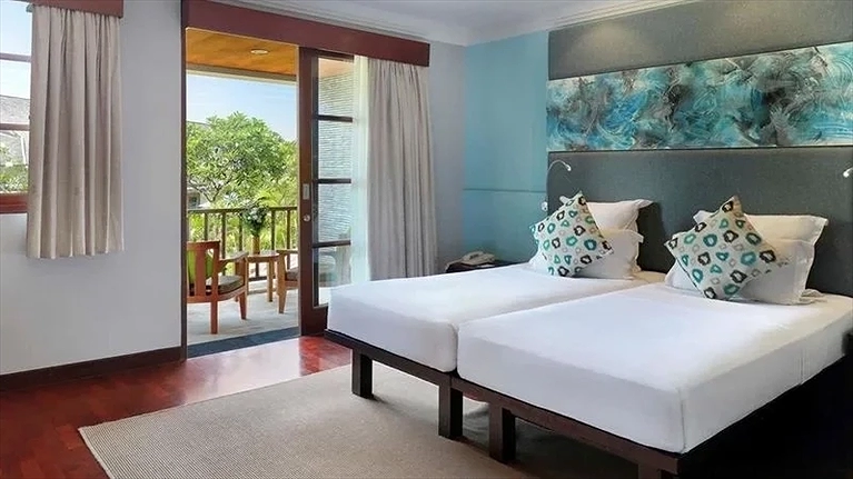 3-BEDROOM APARTMENT SUITE, 1 KING BED & 4 SINGLE BEDS, WITH PRIVATE TERRACE