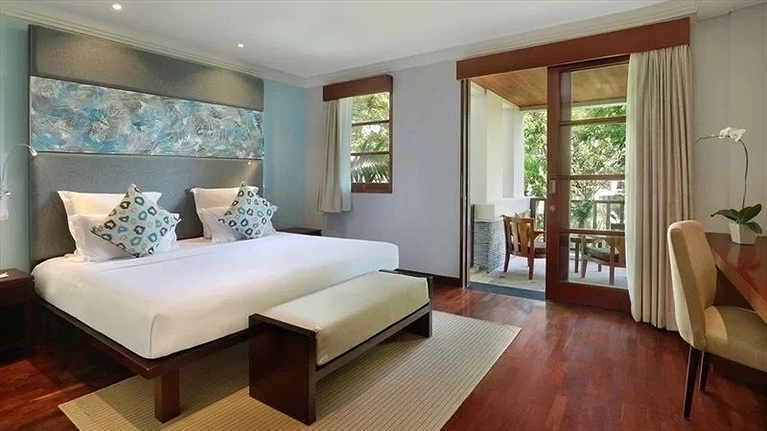 2 Bedroom Apartment Suite with Balcony