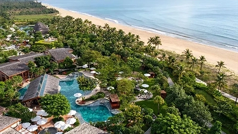 Toàn cảnh khu nghỉ nhìn ra bãi biển