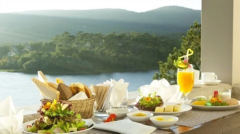 Nhà hàng view hồ