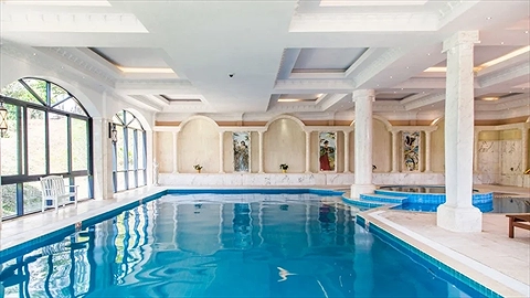 Hồ bơi trong nhà