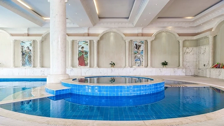 Hồ bơi trong nhà