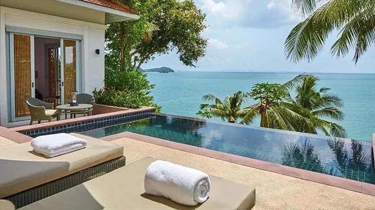 Ocean view pool villa