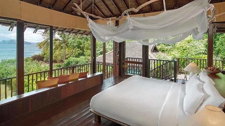 Beachfront Pool Villa Suite