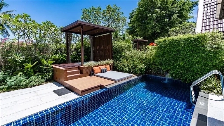 Club Beachfront Pool Villa