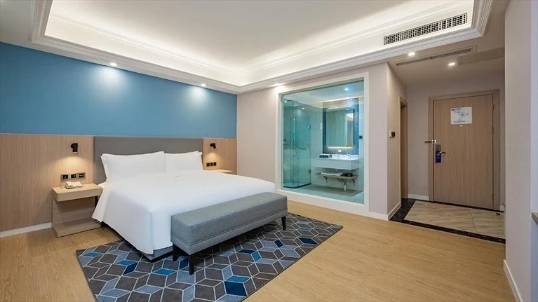 Standard King Extra Floor Space