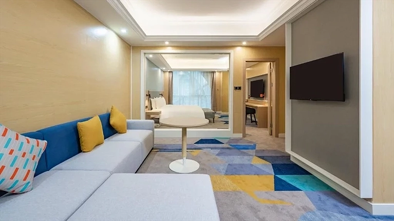 Standard 1 King 1 Single  Separate Bath Walk In Shower