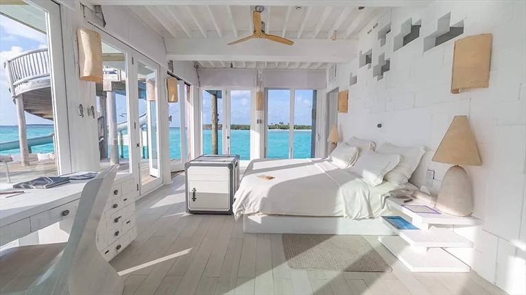 3 Bedroom Water Retreat with Slide