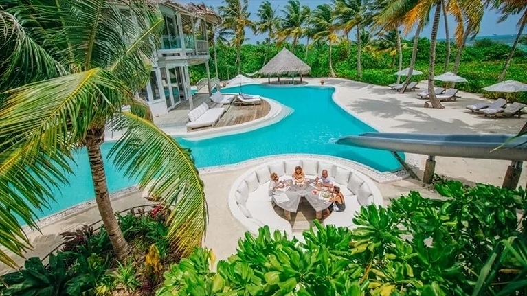 4 Bedroom Island Reserve with Slide