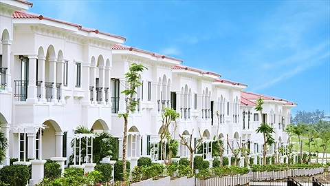 Bên ngoài villa