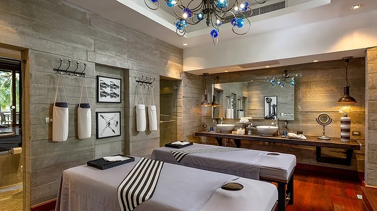 One Bedroom Pearl Shell Suite