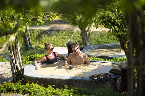 Trải Nghiệm Tắm Bùn Tại Hòn Tằm Nha Trang