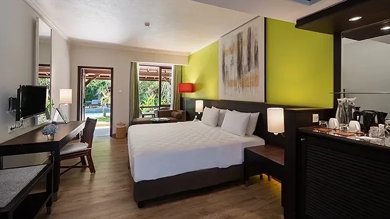 Courtyard Pool Access