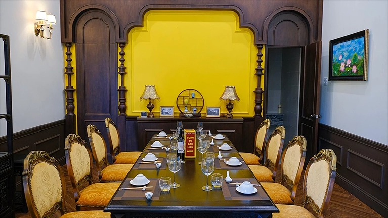 Không gian nhà hàng Công Tử